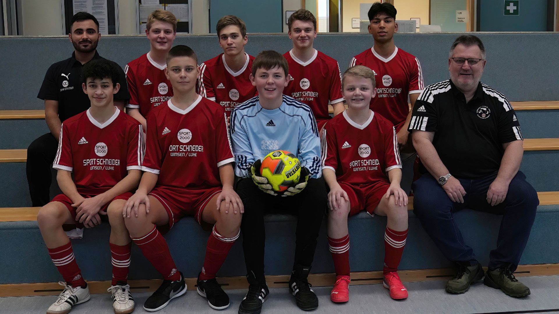 Das Team der Fußball-Jungschiedsrichter des NFV Kreis Harburg. | Foto: Olaf Lahse