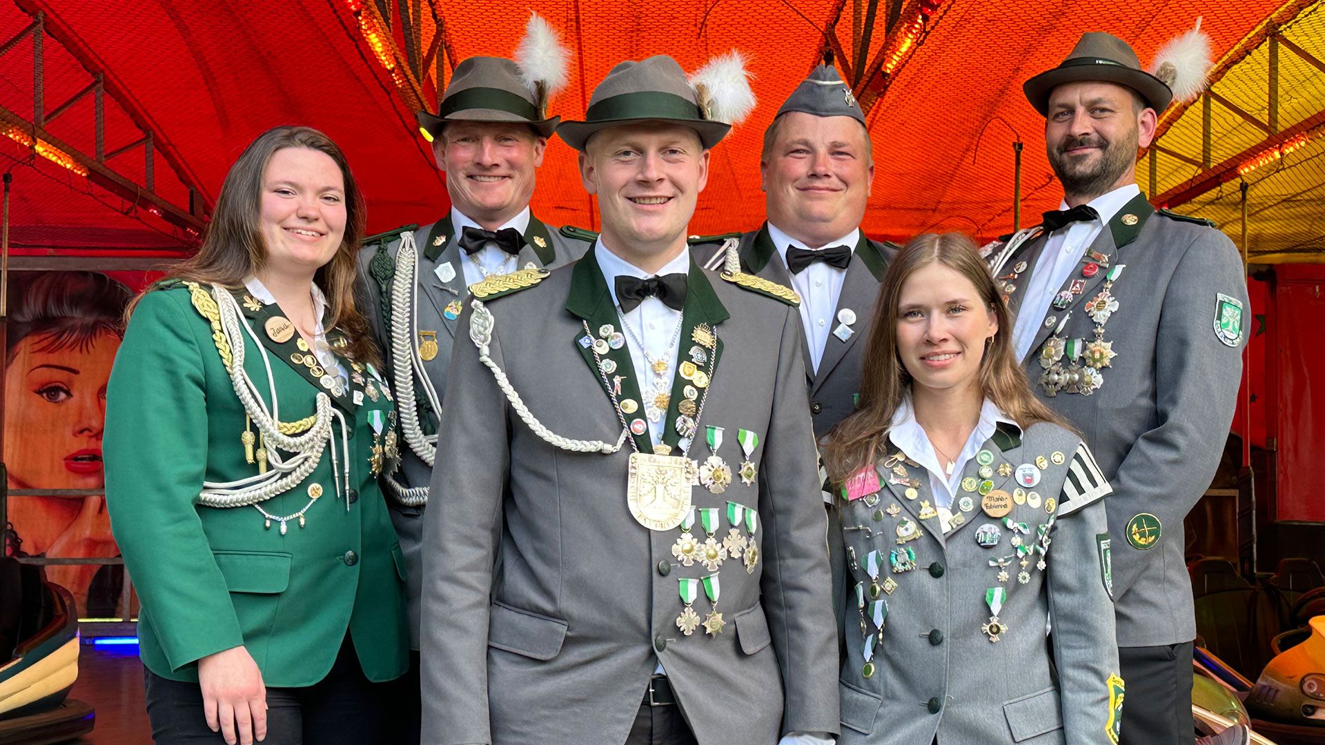 Die Eckeler Königscrew: Jana Panzer (von links), Michael Kehrhahn, Tom Peters "der Mallorca-König", Torben Hillmer, Marie-Fabienne Martschink und Nils Ladwig. | Foto: SV Eckel