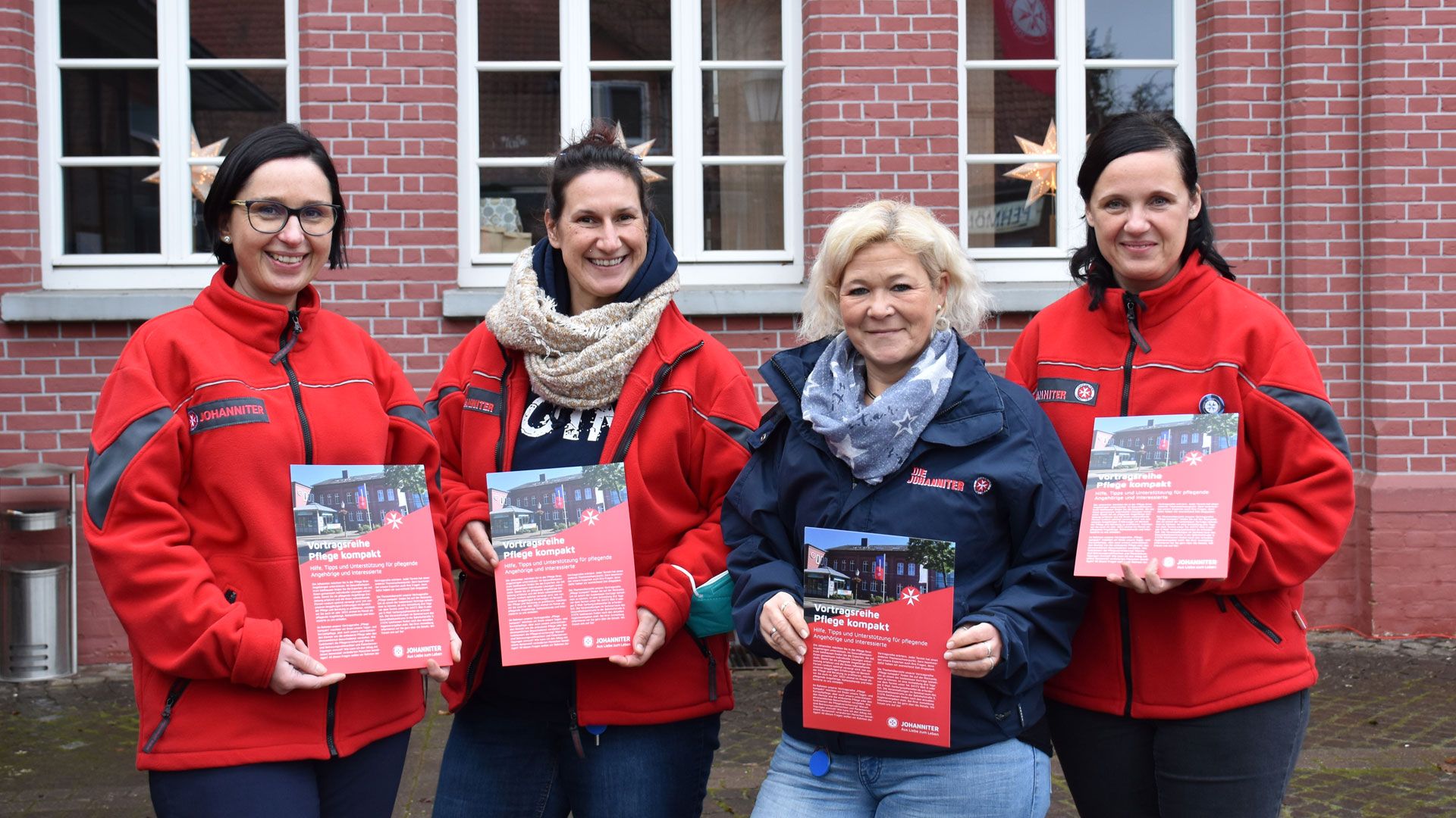 Referieren im Rahmen der Vortragsreihe „Pflege kompakt“: Die Pflegeexpertinnen der Johanniter Cindy Losch (von links), Manuela Heinsohn, Katja Wittmershaus und Antje Ruge. | Foto: Johanniter