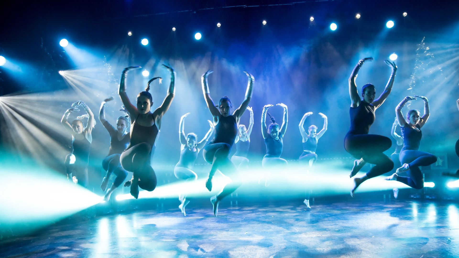 Wir verlosen 2x2 Karten für die Jubiläumsgala im First Stage Theater. | Foto: Dennis Mundkowski