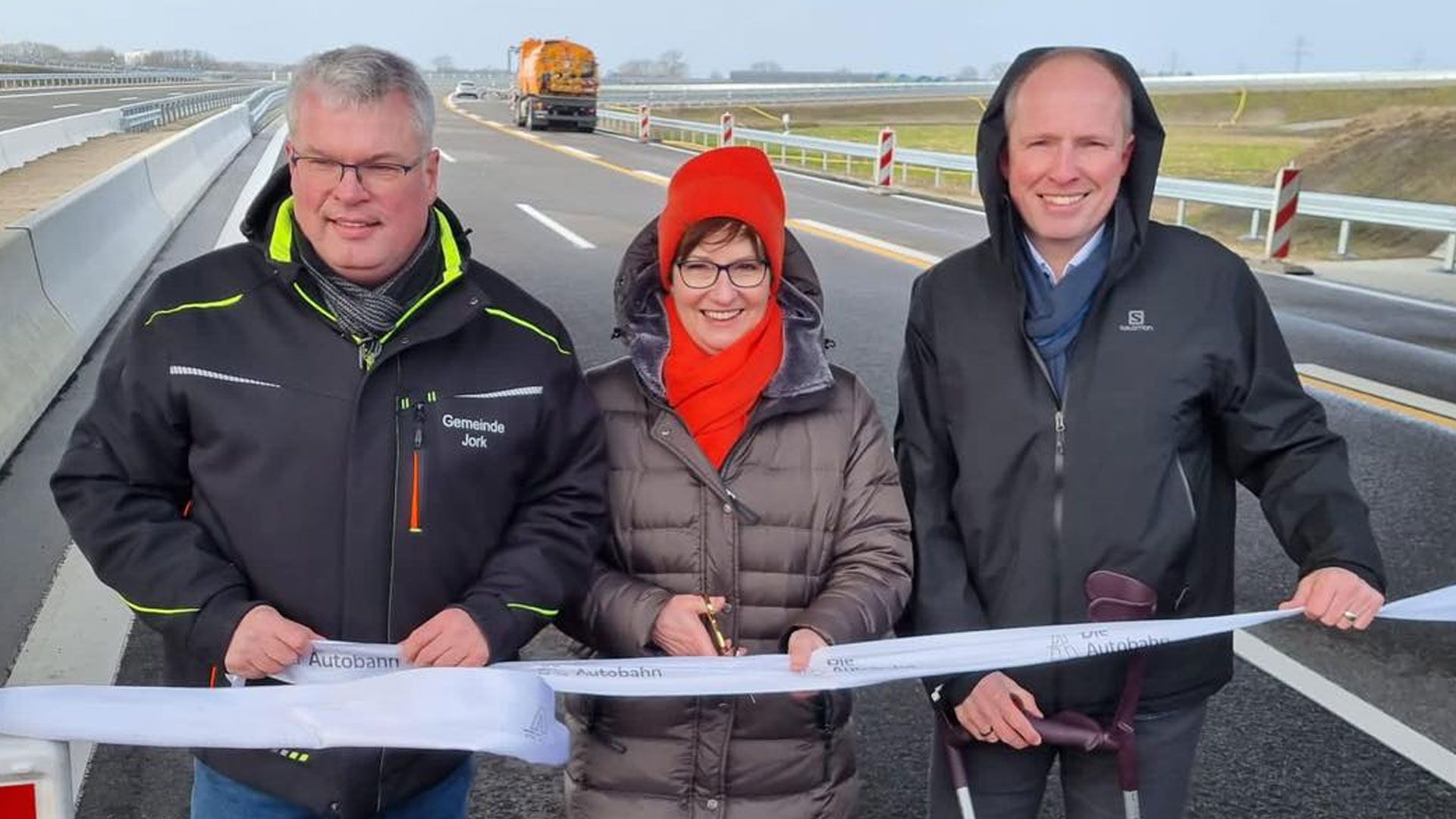 Die drei Bürgermeister:  Matthias Riel (Jork, parteilos), Katja Oldenburg-Schmidt (Buxtehude, parteilos) und Tobias Handtke (Neu Wulmstorf, SPD). | Foto: ein