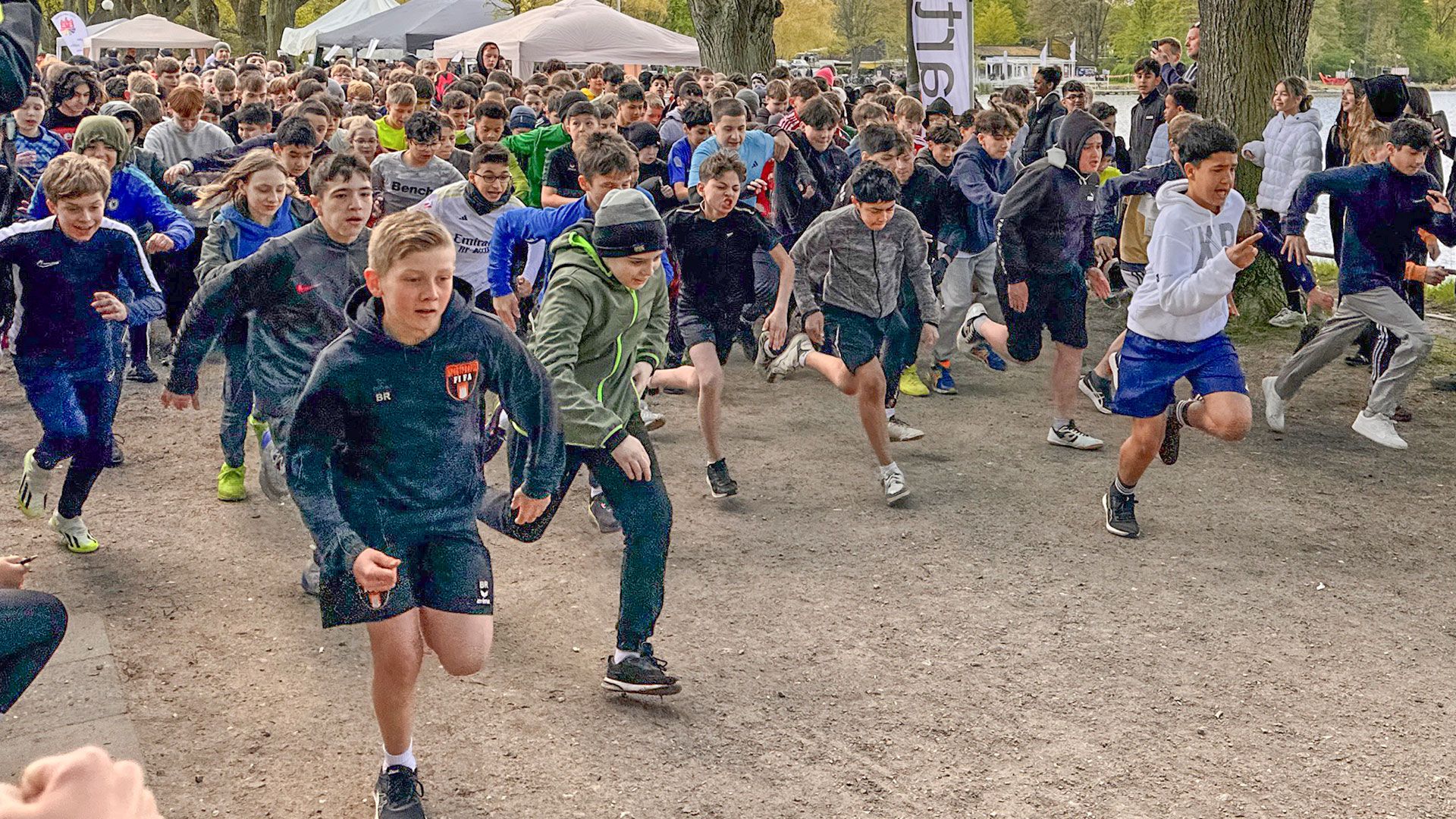 Rund 4.000 Schülerinnen und Schüler nahmen am 42. Außenmühlenlauf teil. | Foto: ein
