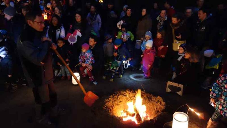 Zu Lagerfeuer, Laterne laufen und einer Feuershow lädt die DRK-Kita Harburger Berge große und kleine Besucher am 4. November ein. Foto: DRK-Kreisverband Hamburg-Harburg e.V. | Foto: ein