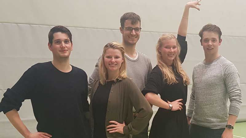 Sie freuen sich auf die Titelkämpfe der deutschen Formationstänzer am Sonnabend, 9. November, in der Alsterdorfer Sporthalle: Florian Hissnauer (von links), Alina Nygaart, Steffen Sieber, Nele Hauff und Florian Köttner. | Foto: ein