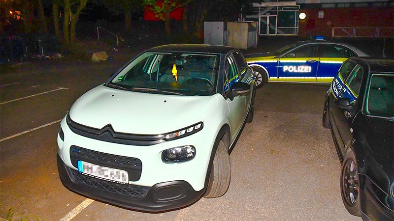 Den Citroën stellte die Polizei sicher, nachdem der Fahrer einem Streifenwagen die Vorfahrt genommen hatte. | Foto: HamburgNews
