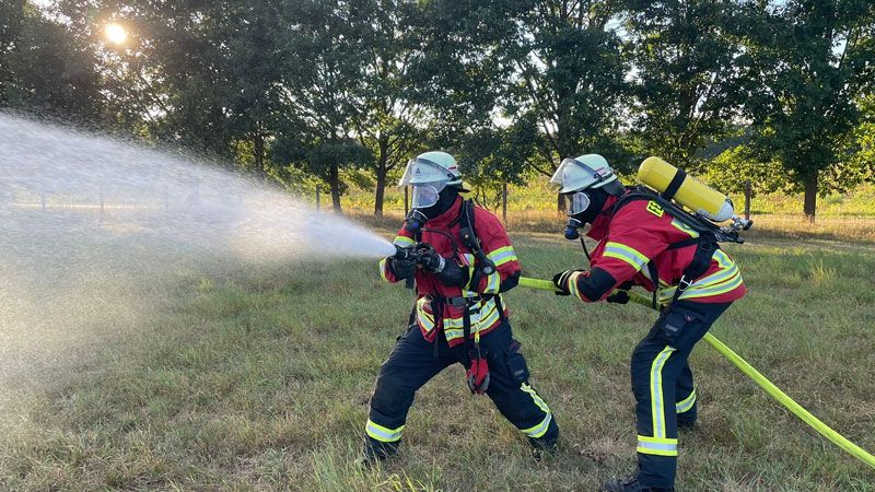 Bei einer groß angelegten Übung haben die drei Sonderzüge der Feuerwehren der Samtgemeinde Hanstedt einmal mehr ihre Schlagkraft bewiesen. | Foto: ein