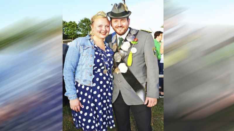 Der neue Heidenauer Schützenkönig Stefan Hermsdorf und seine Fau Annemarie aus dem Ortsteil Vaerloh. | Foto: ein