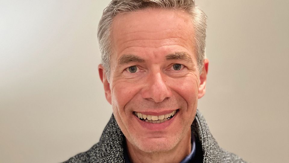 Der Autor Thomas Görlitzer stellt sein Buch „Die Mit-Menschen. Die Rosengärtner und ihre Flüchtlinge“ am 22. November in Klecken vor. | Foto. T. Görlitzer