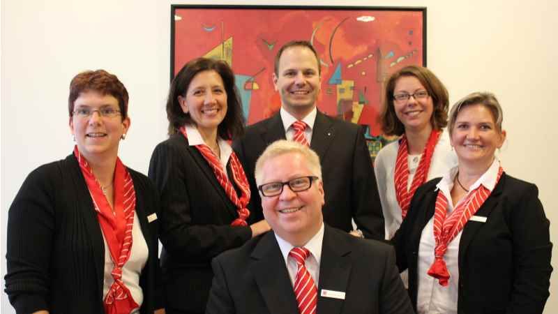 René Kruschke und sein Team freuen sich auf regen Besuch zur Feier des 175. Geburtstags der Sparkasse Harburg-Buxtehude in Holm- Seppensen. Alle Bürger sind eingeladen, diesen Tag zu feiern. | Foto: ein