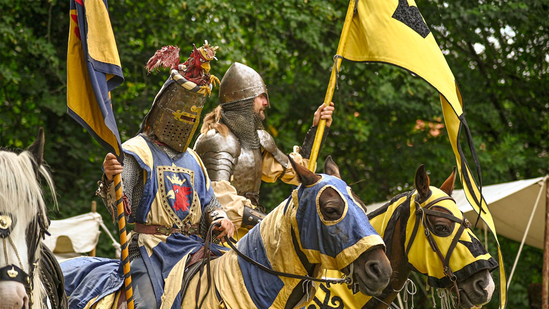 Burgfest Bad Bodenteich: Hoch zu Ross sind die Ritter beim Waffengang zu sehen.