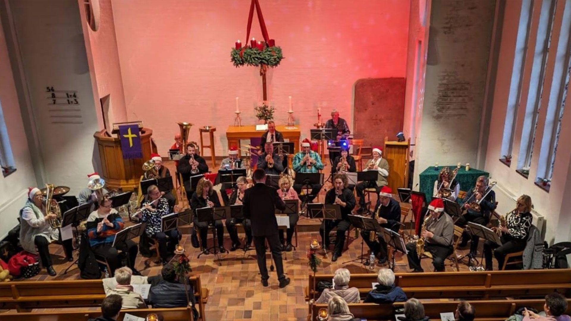 Das Blasorchester des TV Meckelfeld sorgte mit seinem Adventskonzert für vorweihnachtliche Stimmung in Meckelfeld. | Foto: Musik im TVM
