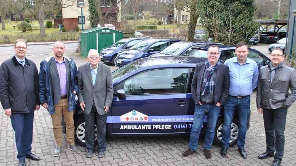 Strahlende Gesichter bei dder Übergabe der Fahrzeuge. | Foto: ein
