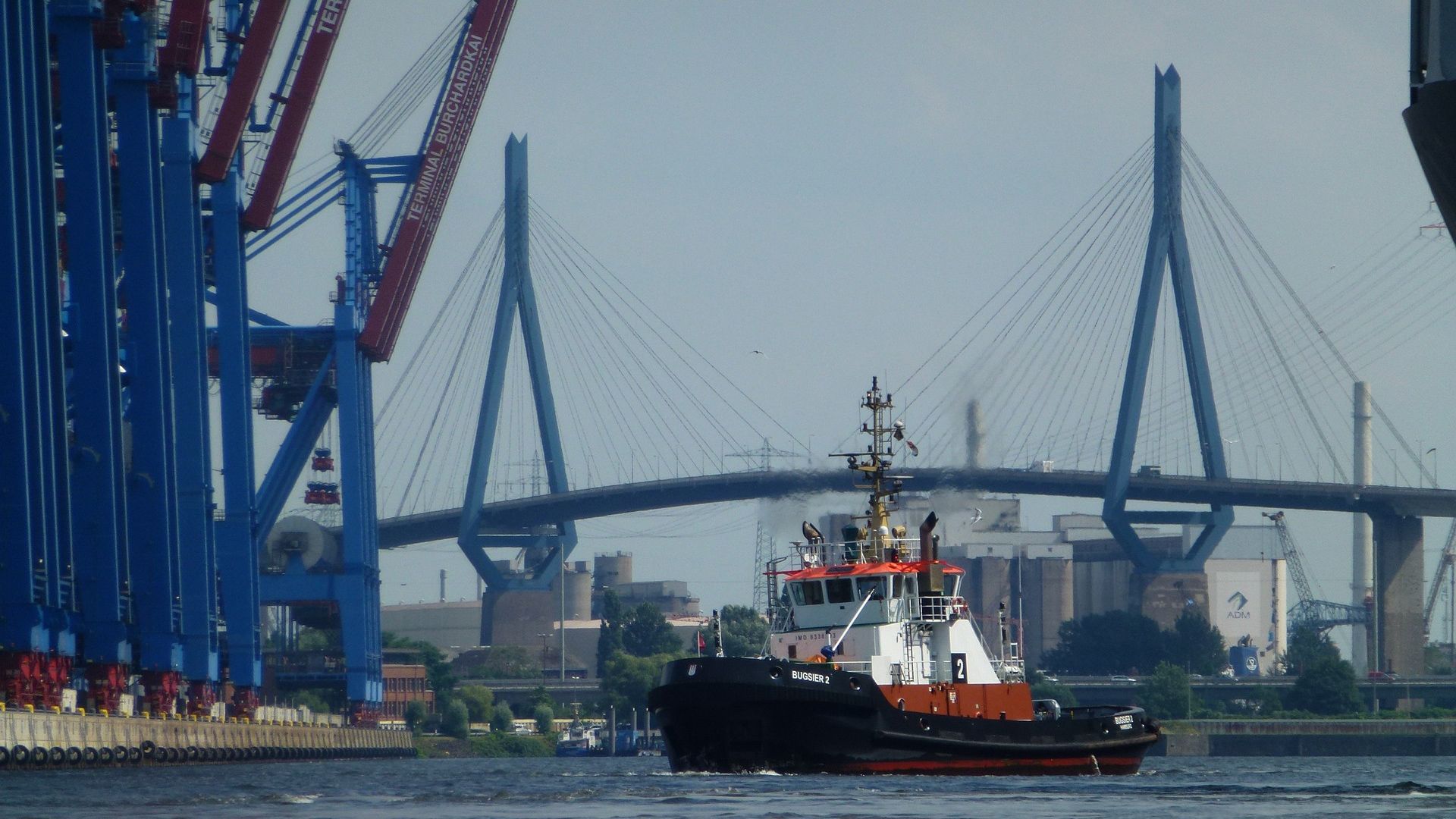 Wegen Reparatur- und Wartungsarbeiten wird die Köhlbrandbrücke gleich an zwei aufeinander folgenden Wochenenden vollständig gesperrt. | Foto: Helmut Jungclaus