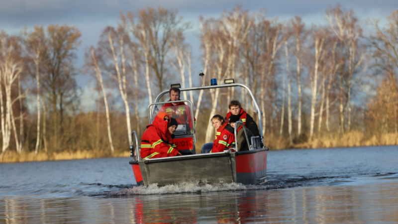 DLRG-Nachwuchs im Hochwassereinsatz am See im Maschener Moor. | Foto: ein