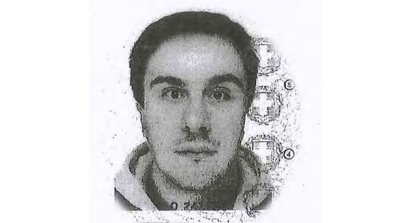 Dieses Passfoto des angeblichen Stefanos Dimitridis soll den echten Täter zeigen. Nach ihm fahndet die Polizei wegen des Handels mit Amphetaminen. | Foto: ein