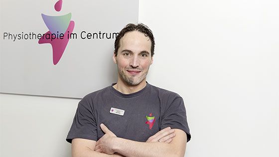 Therapeut Daniel Steiffert von der Physiotherapie im Centrum in Harburg ist Master of Public Health (MPH) und Heilpraktiker für den Bereich Physiotherapie.