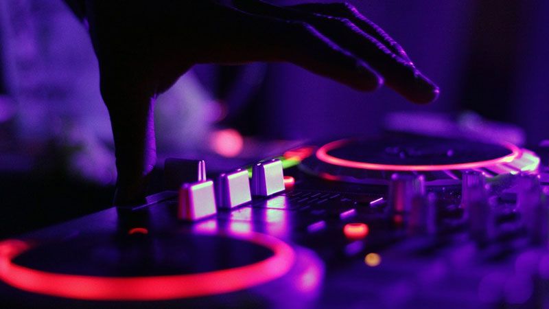Beim Neon-Festival im Studio 21 wird es bunt. | Foto: ein