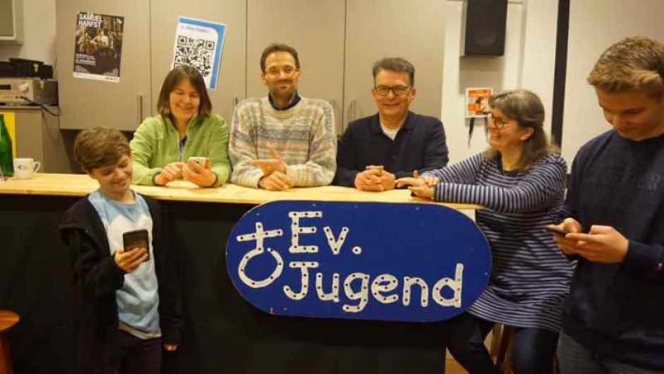 Hintere Reihe: Susanne Prünte (von links), Carsten Marcus, Rainer Rabe, Susanne Marcus. Vordere Reihe: Bennett Sieling (rechts)und Yannik Schmidt. | Foto: ein