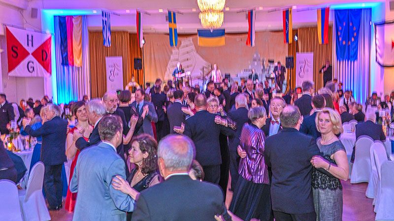 Der Ball der Internationalen Seefahrt eröffnet traditionell die Harburger Ballsaison. In diesem Jahr wird das 125-jährige Bestehen der Marinekameradschaft Harburg gefeiert. | Foto. Niels Kreller