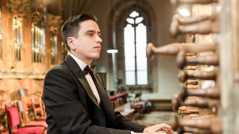 Potyó István an der Orgel. | Foto: ein
