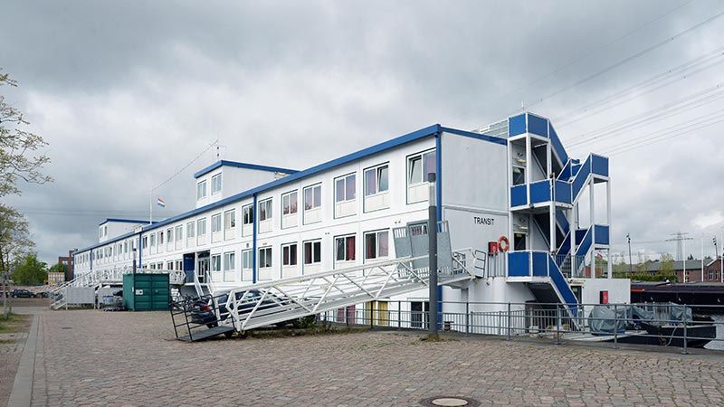 Die letzte Bewohnerin der schwimmenden Flüchtlingsunterkunft Transit im harburger Binnenhafen soll am 30. September 2019 das Schiff verlassen. | Foto: News4HH/Lenthe