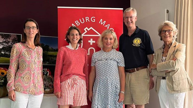 Strahlende Gesichter nach dem Golfturnier: Viola Schimansky (von links), Christiane Froboese, Susanne Bartels, Dr. Ralph-Meyer-Venter und Gisela Schues. | Foto: Lions Club HH-Rosengarten