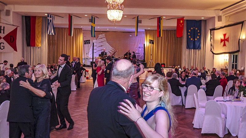 Am Samstag hatte die Marinekameradschaft Harburg zu ihrem Jubiläumsball geladen. | Foto: Niels Kreller