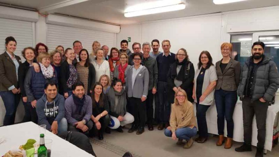 Bei einem Abschiedstreffen in der nun geschlossenen Erstaufnahme Neuland I bedankte sich das Harburger Rote Kreuz bei ehrenamtlichen Helfern und Mitarbeitern. | Foto: ein