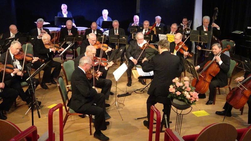 Das Orchester-Ensemble 'musici emeriti hamburg' will bei einem sommerlichen Benefiz-Konzert zugunsten der Kulturstiftung Seevetal wieder hochkarätigen Musikgenuss in die Wassermühle Karoxbostel bringen. | Foto: ein