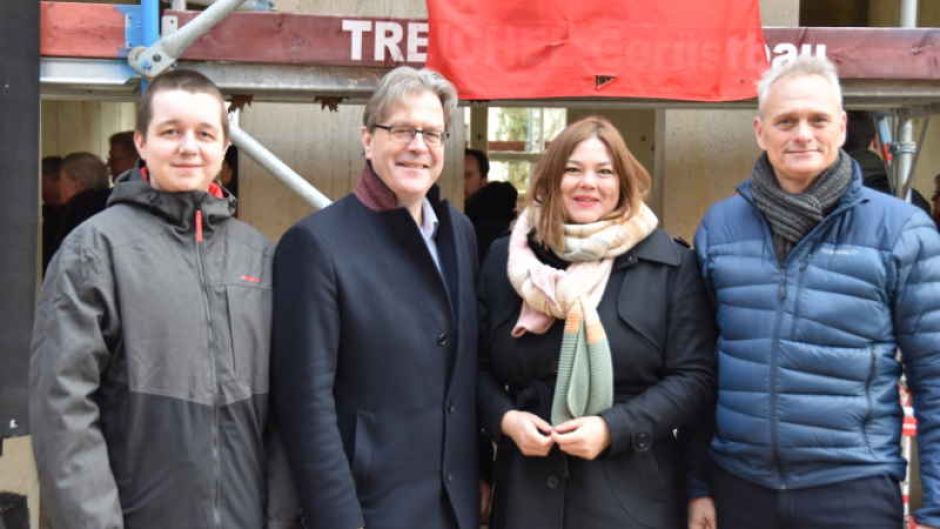 V.l.n.r.: AStA-Vorsitzender Joseph Rüffert, TUHH-Präsident Prof. Ed Brinksma, Wissenschaftssenatorin Katharina Fegebank, Geschäftsführer Sprinkenhof GmbH Martin Görge. | Foto: ein