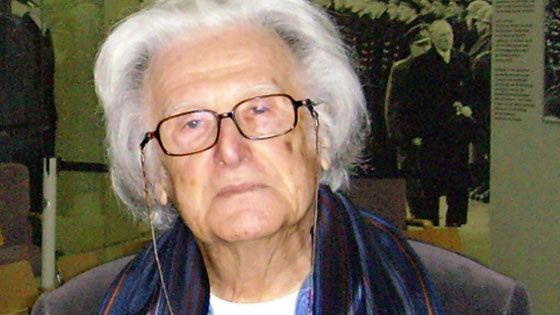 Der Bertini-Preis ist nach dem teils autobiographischen Roman des Schriftstellers Ralph Giordano benannt. Mit dem Preis sollen Projekte gefördert werden, die sich im Rahmen von Unterricht, Arbeitsgemeinschaften, Jugendgruppen oder in der Freizeit gegen Ausgrenzung von Menschen in Hamburg wenden, die Erinnerungsarbeit leisten und Spuren vergangener Unmenschlichkeit in Hamburg sichtbar machen. | Foto: MMH - Eigenes Werk, CC BY-SA 3.0, https://commons.wikimedia.org/w/index.php?curid=4922806
