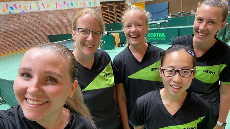 Das Grün-Weiss-Frauen-Quintett: Anne Angrick (von links), Antje Krüger, Lena Krüger, Helen Wei und Merle Wiechern. | Foto: Grün-Weiss