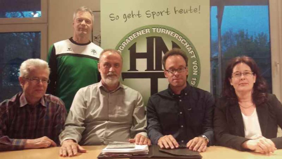 Reinhold Stehr (Präsidium HNT), Helmut von Soosten (Leiter Nachwuchsleistungszentrum VTH), Volker Stuhrmann (Präsident VTH), Mark Schepanski (Präsidium HNT), Karen Hacker (Präsidium HNT) | Foto: ein