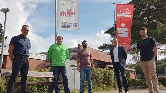 Mark Schepanski (von links, HNT-Präsident), Klaus Jakobs (HNT-Geschäftsleitung), David Aslan (Auszubildender Sportfachmann), Mark Schütter (HNT-Geschäftsleitung), Niklas Hagitte (Bildung und Breitensport). | Foto: ein