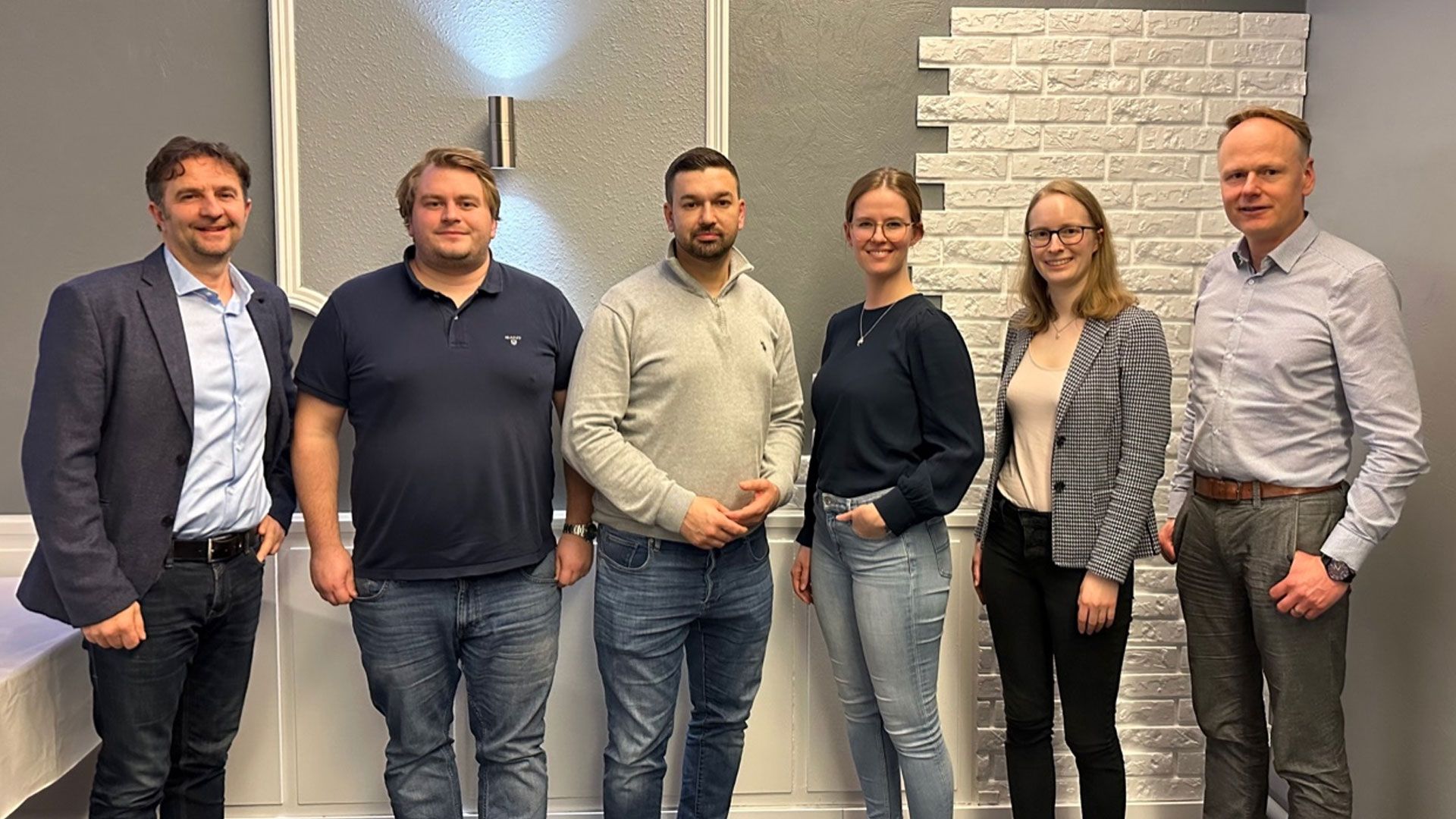 FDP Harburg hat einen neuen Kreisvorstand: Faton Pollozahni, Marko Thies, Sami Musa, Viktoria Isabell Ehlers, Jacqueline Pannier, Markus Gärtner (v.l.). | Foto: ein