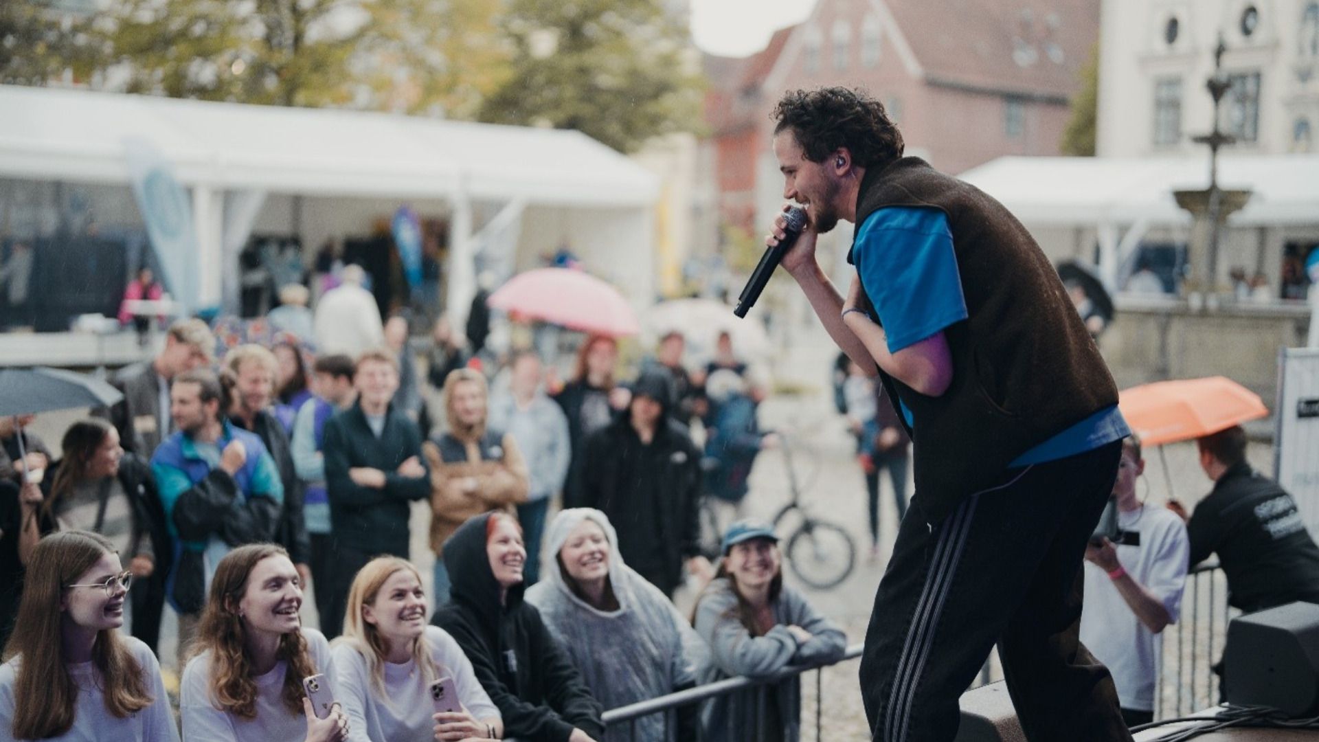 Foto: Auftritt von Tilman Pörzgen auf dem BerufsBeats Festival 2025, Fotograf: Joschua Blank