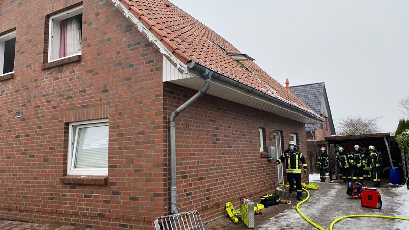 Das Feuer im Dachgeschoss eines EInfamilienhaus in Buxtehude konnte schnell gelöscht werden. | Foto: Polizei