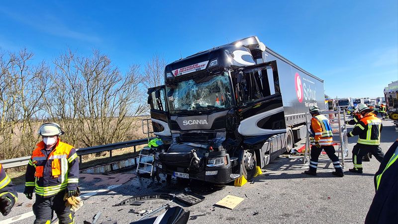 Im vergangenen Jahr kam es auf der A 1 zwischen Maschen und Harburg mehrfach zu schweren LKW Unfällen, die die Feuerwehr forderten. | Foto: Archiv Pressestelle Feuerwehr Seevetal