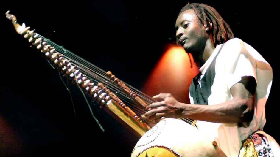Kekso L. Diabang aus dem Senegal begleitet die Vernissage musikalisch. | Foto: ein