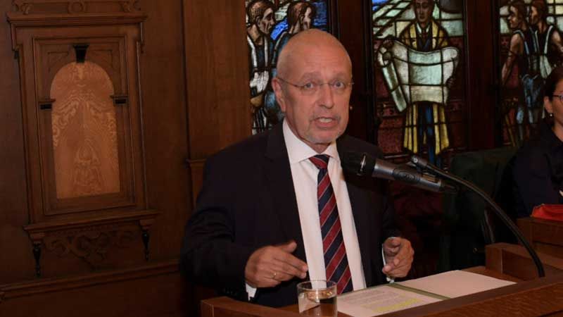 Thomas Völsch wurde mit deutlicher Mehrheit als Harburgs Bezirksamtsleiter wiedergewählt. Foto: Niels Kreller