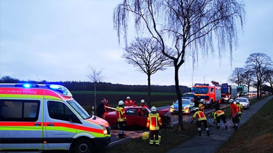 Eine Schwerverletzte forderte dieser Verkehrsunfall auf der K 86 bei Maschen. | Foto: ein/Remon Hirschmeier, FF Maschen