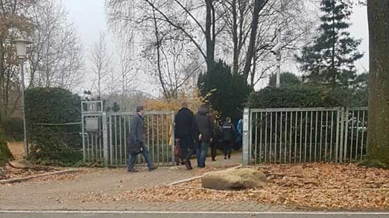 Seit 10 Uhr werden die Räume des Tierversuchlabors LPT hier in Mienenbüttel und auch in Neugraben durchsucht. | Foto: André Lenthe Fotografie