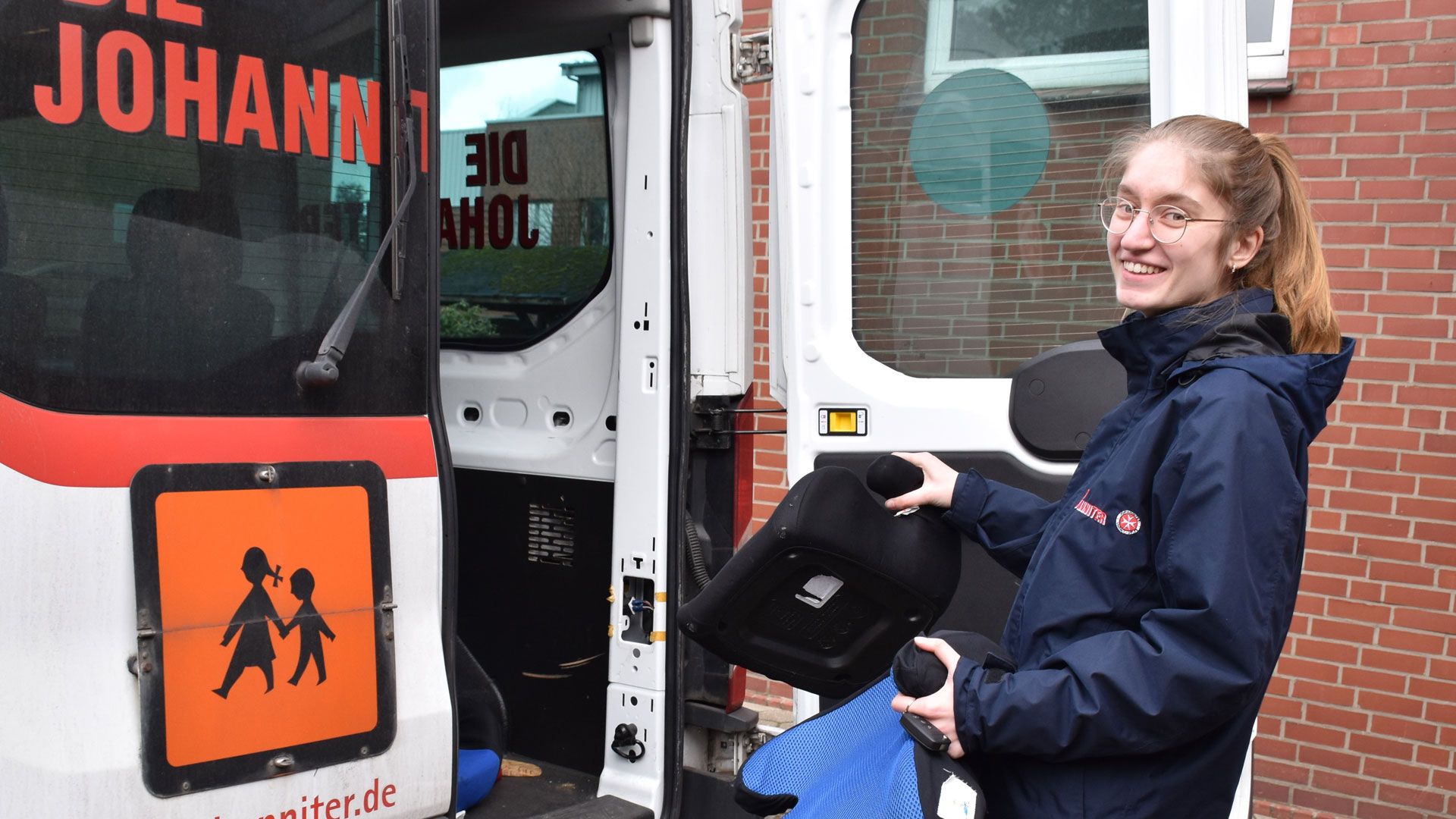 Franziska Schacht ist täglich im Fahrdienst im Landkreis Harburg unterwegs. | Foto: Johanniter