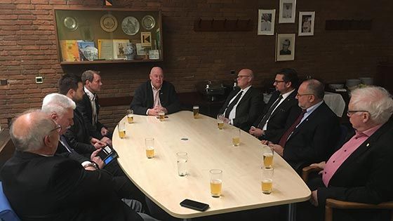 Seit mehr als 40 Jahren beschließt die Deputation der Harburger Schützengilde in den Räumen von St. Maria die Durchführung des nächsten Vogelschießens. | Foto: ein