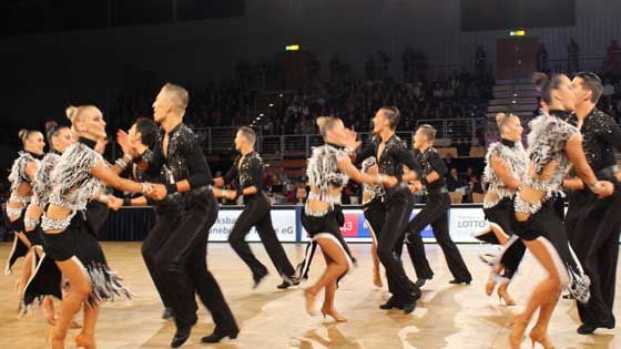 Die Tanzformation von BW Buchholz holte bei den Deutschen Meisterschaften am Wochenende in der Alsterdorfer Sporthalle Bronze. | Foto: Wolfgang Gnädig