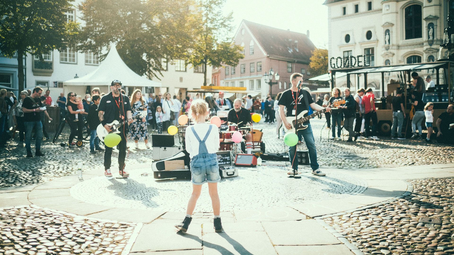 Der Mai ist gekommen und Musik liegt in der Luft von Lüneburg – der zweite Erlebnis-Sonntag 2023 am 7. Mai bringt Schwung in die Lüneburger Innenstadt. | Foto: Mathias Schneider