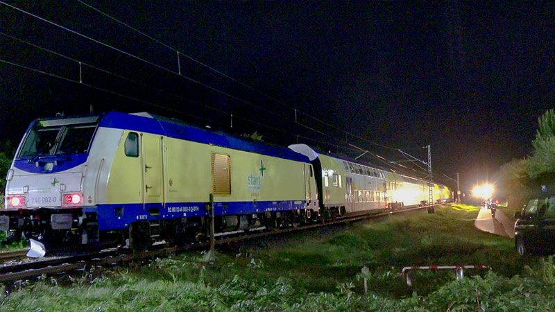 Zwei Menschen starben in Neu Wulmstorf, als sie beim Versuch die Gleise zu überqueren von diesem Regionalexpress erfasst wurden. | Foto: HamburgNews