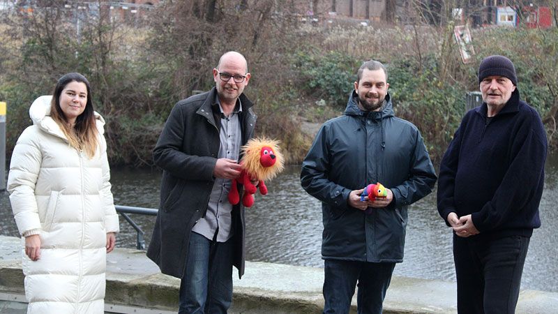 Ein Kinderbuch aus Harburg: Jennifer Albrecht (v.l.), Johannes „Jojo“ Tapken, Patrick Voß und Christian Violka. | Foto: ein