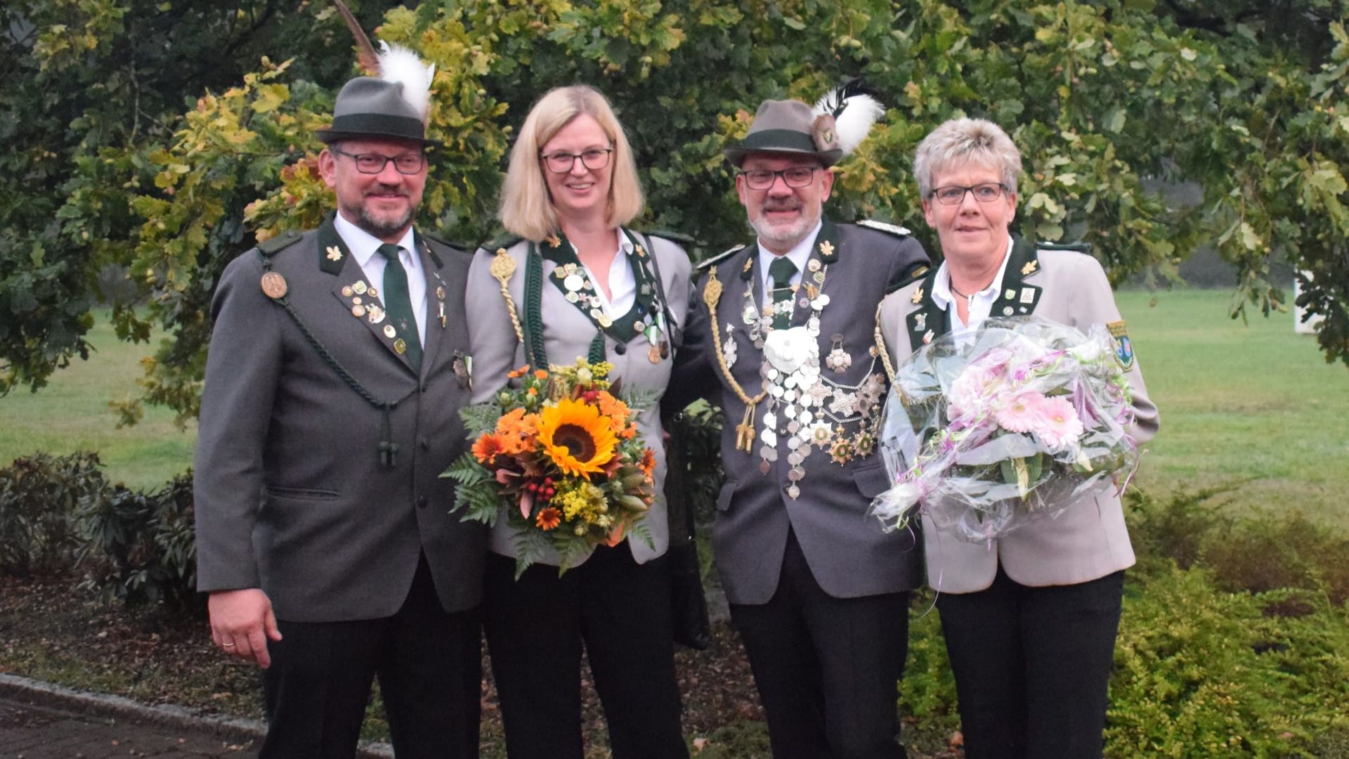 Der amtierende Vizekönig Detlef Cohrs (Zweiter von rechts) lädt mit seiner Ehefrau Carola und der Adjutantin Manon Klußmann mit Ehemann Thies zum Empfang ein. | Foto: SV Neu Wulmstorf
