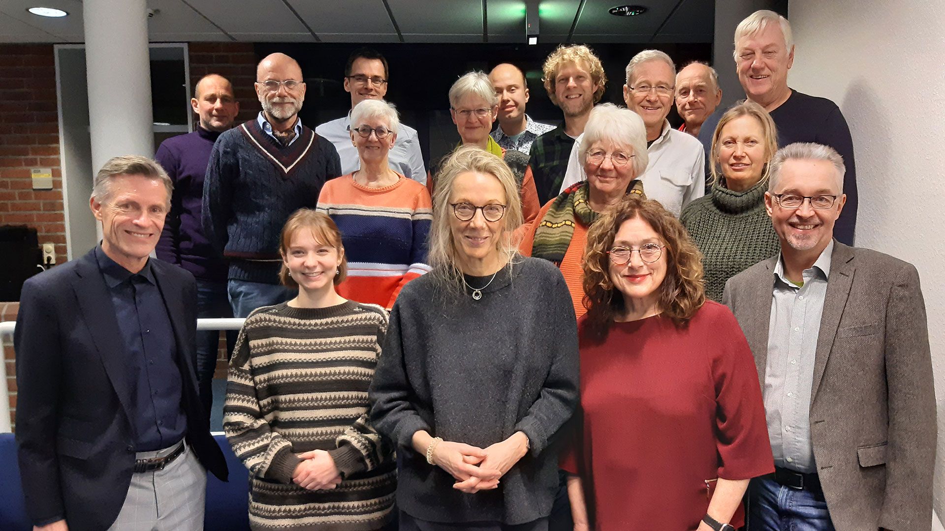 Dr. Monika Griefhahn( 1. Reihe, 3. v.r.) verabschiedete sich als Vorsitzende des Buchholzer Klimabeirats. | Foto: ein